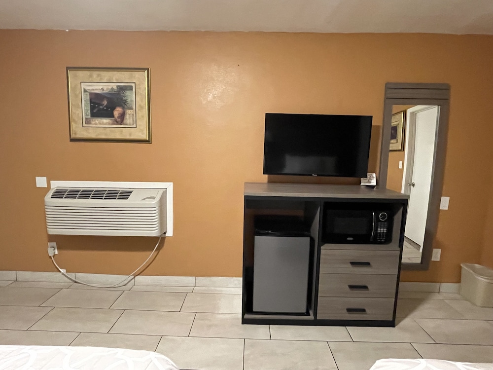 New Corral Motel 35/47
