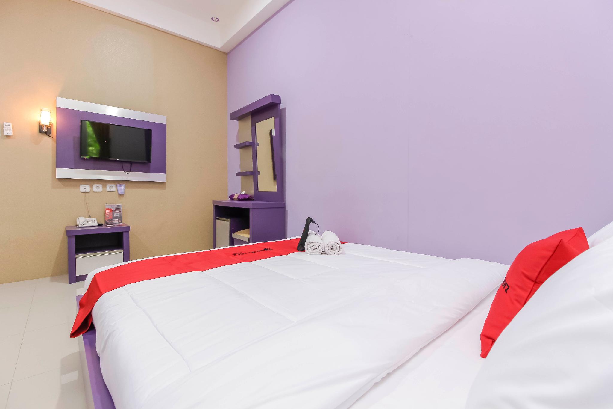 Reddoorz Plus Near Stasiun Bekasi 25/45
