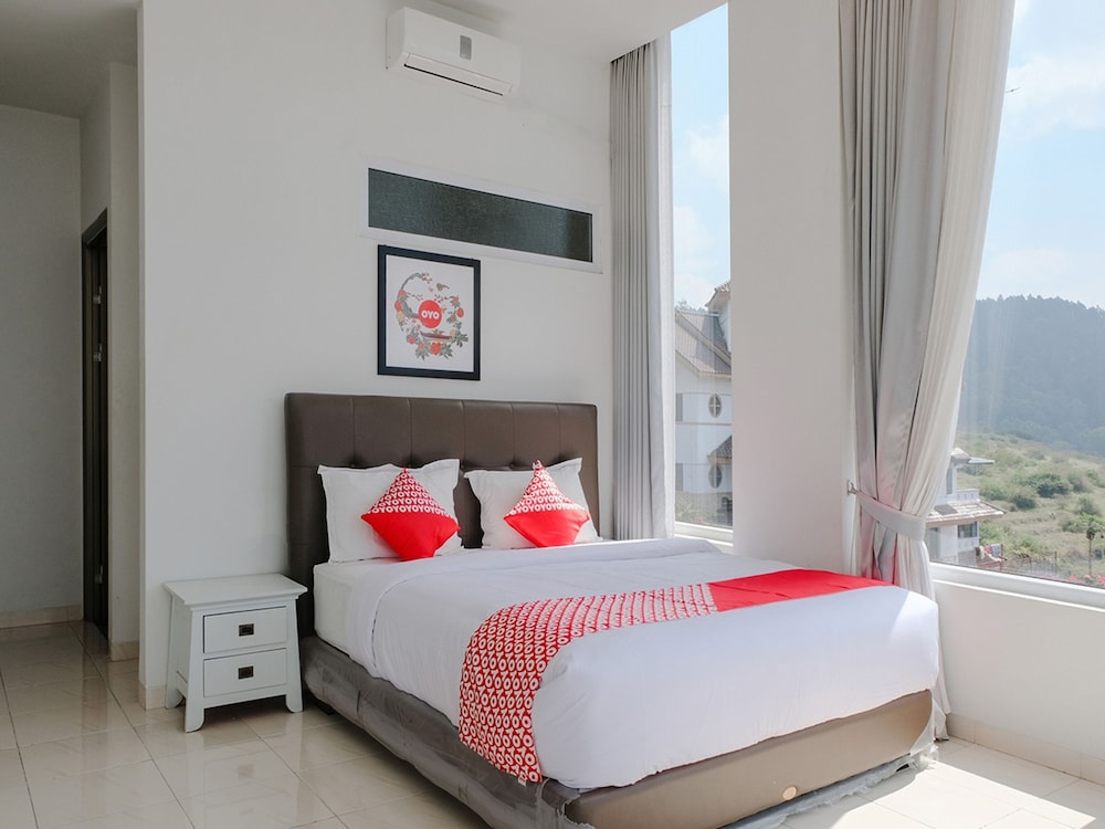 Hotel O Batu near Jatim Park formerly Villa Bukit Panderman Residence 19/49