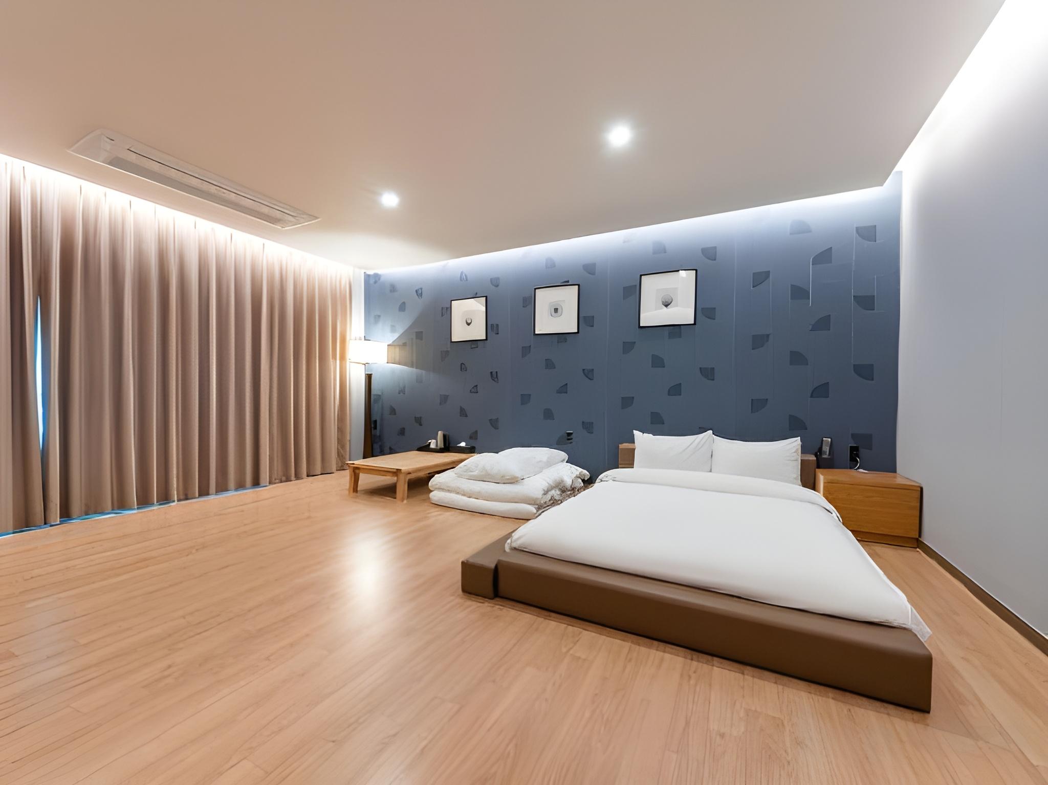 Ondol, 4 Futon Beds, Rear View, Balcony