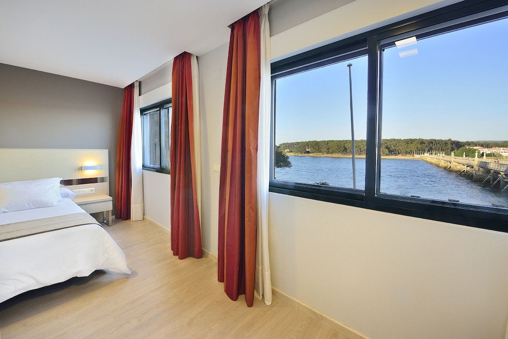 Hotel Puente De La Toja 10/27