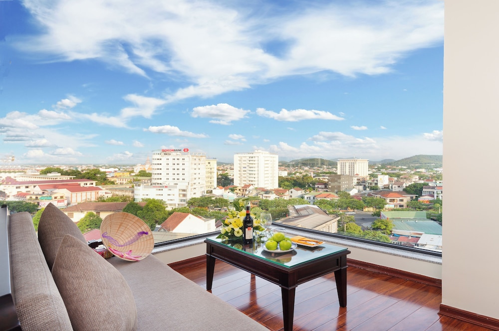 Thanh Lich Royal Boutique Hotel 64/69