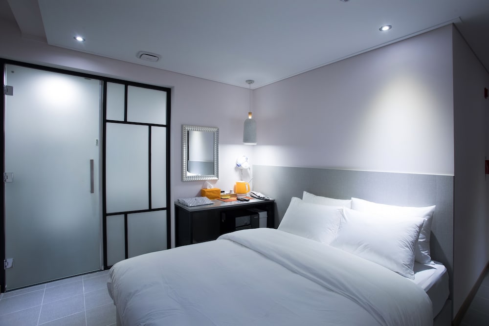 Shinchon Touch Hotel 6/24
