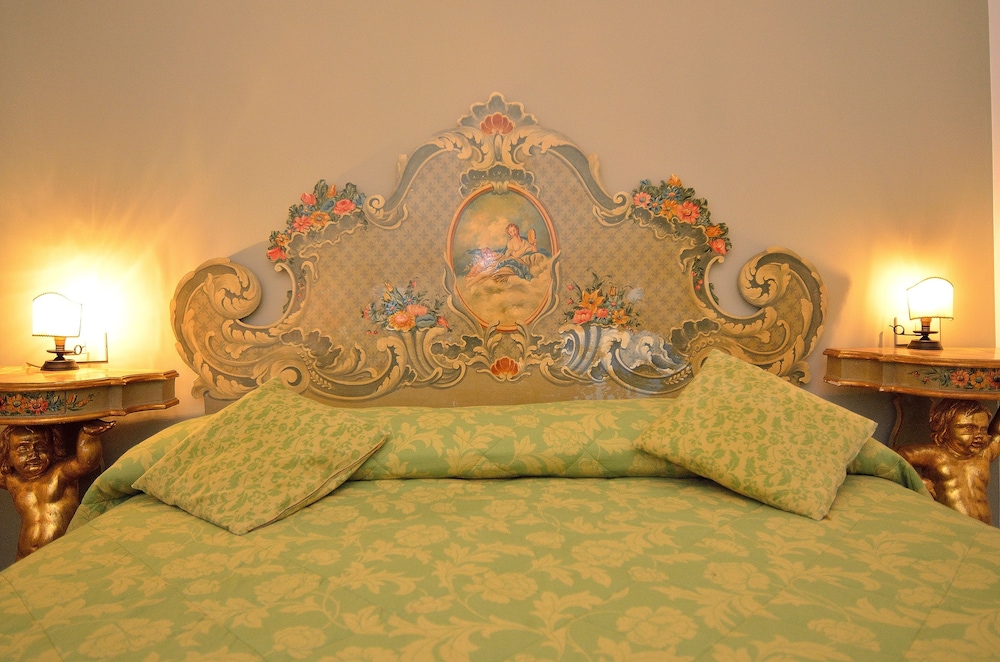 Charming Venice Apartments 35/78