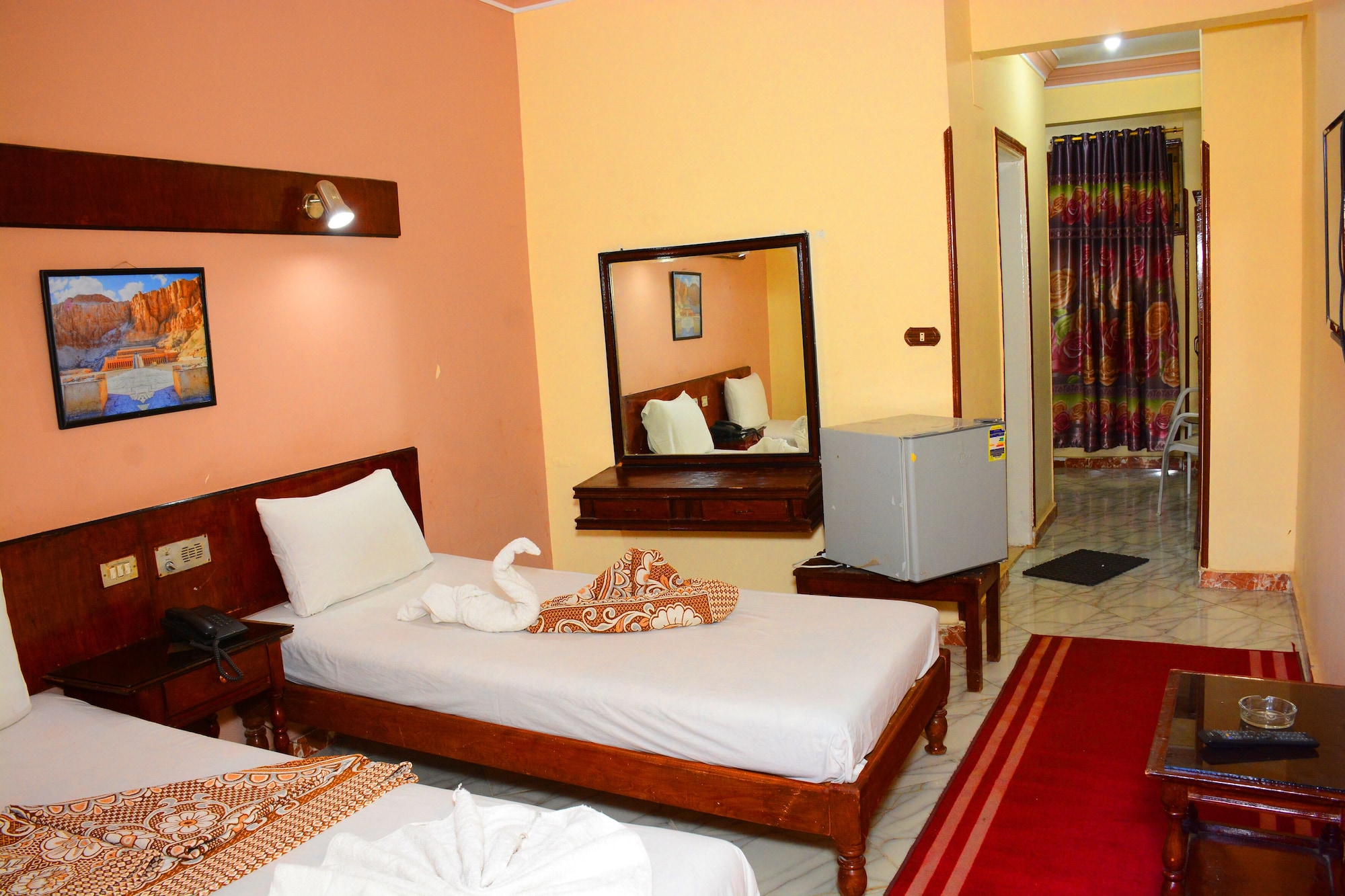 غرفة كومفورت بسرير مزدوج بإطلالة على المسبح بشرفة، Shady Hotel 4/10
