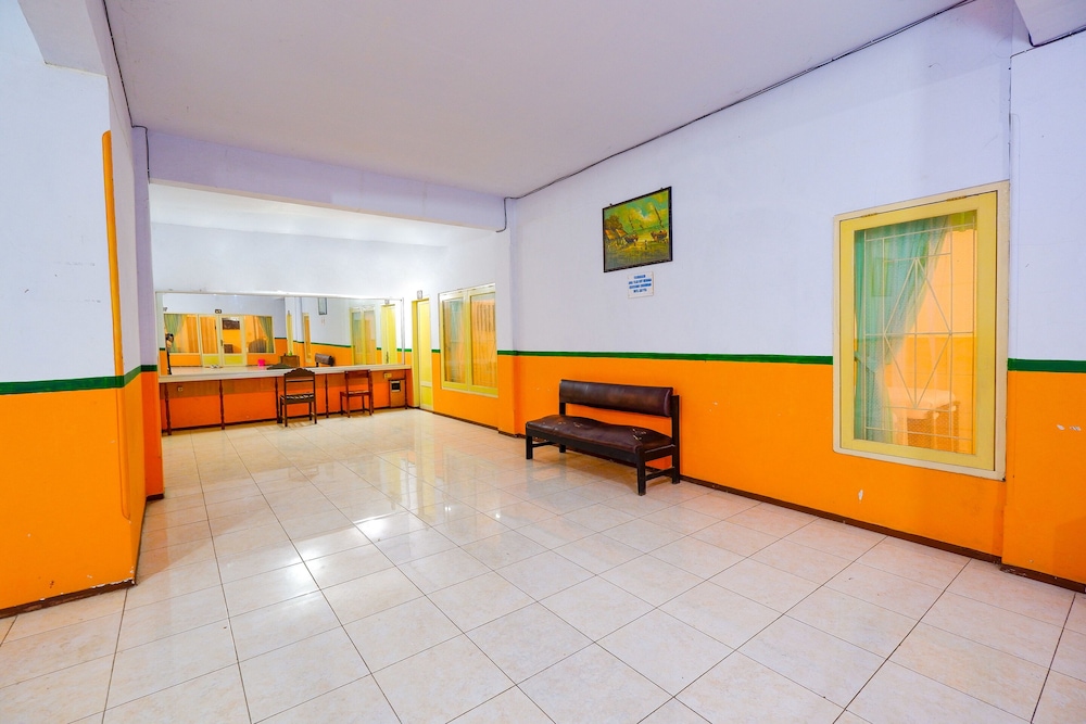 OYO 2855 Sartika Hotel Pati 34/42