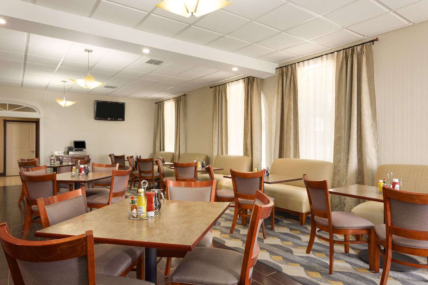 Wyndham Garden Grand Rapids Airport 49/58