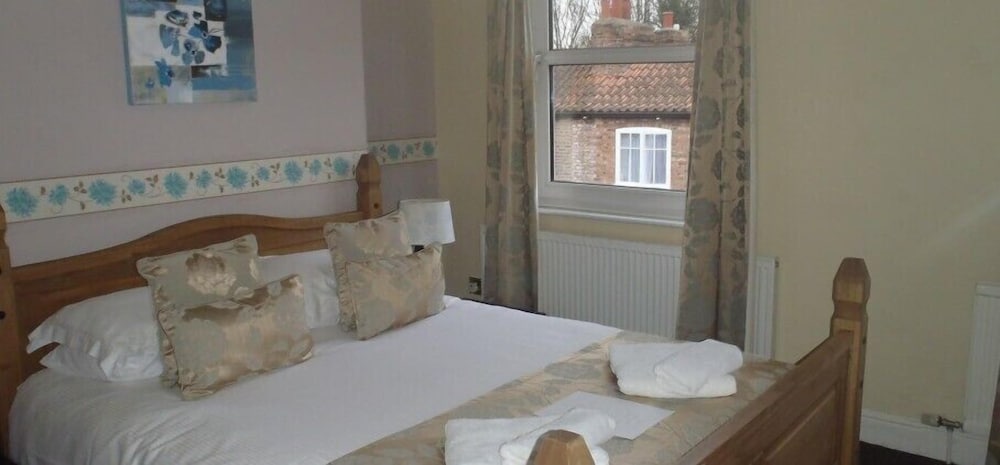 Gillygate Guest House 16/50