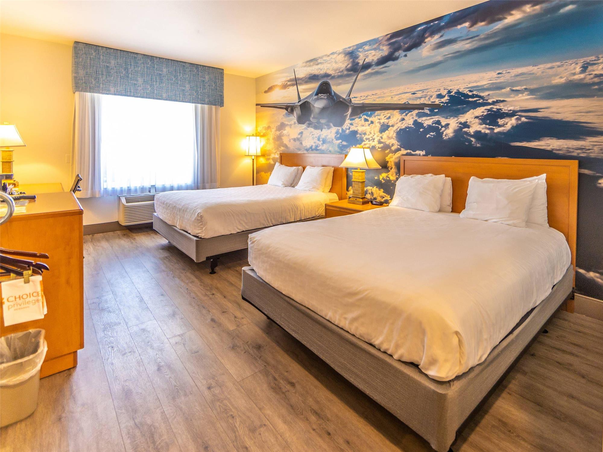 Room, 2 Queen Beds, The Hanford Hotel 3/4