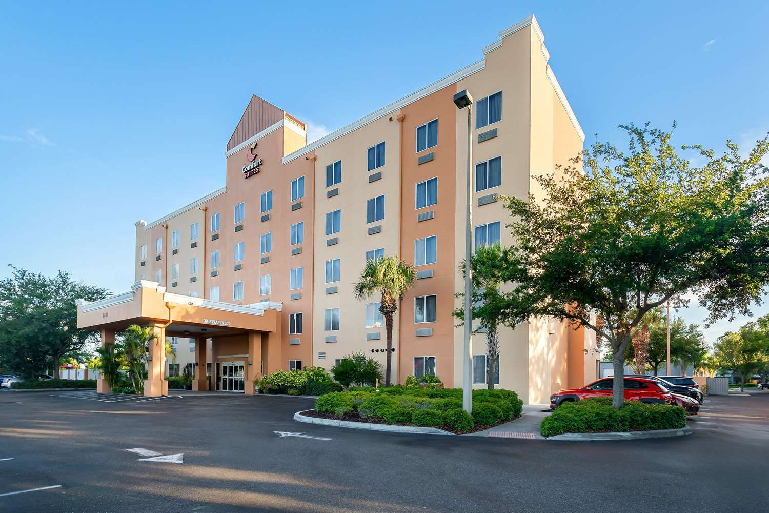 Comfort Suites Tampa Airport North 32/35