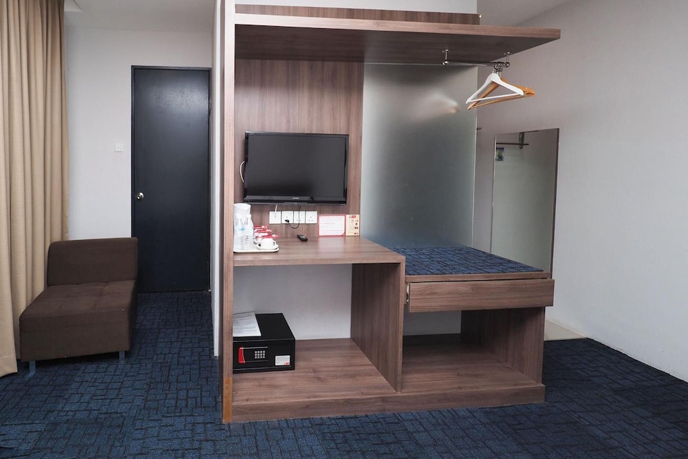 S Boutique Hotel 44/48