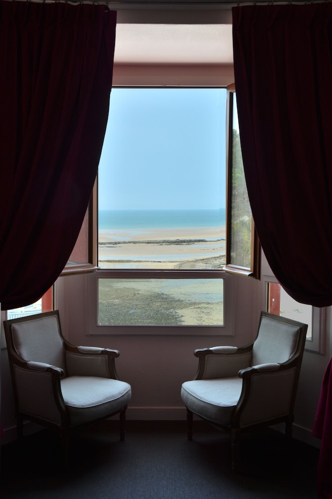Hotel des Bains 33/42
