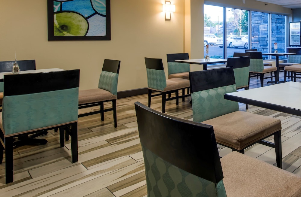 Holiday Inn Express Suites Colorado Springs Central 63/80