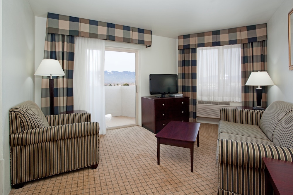 Holiday Inn Express Colorado Springs(Airport) 41/55
