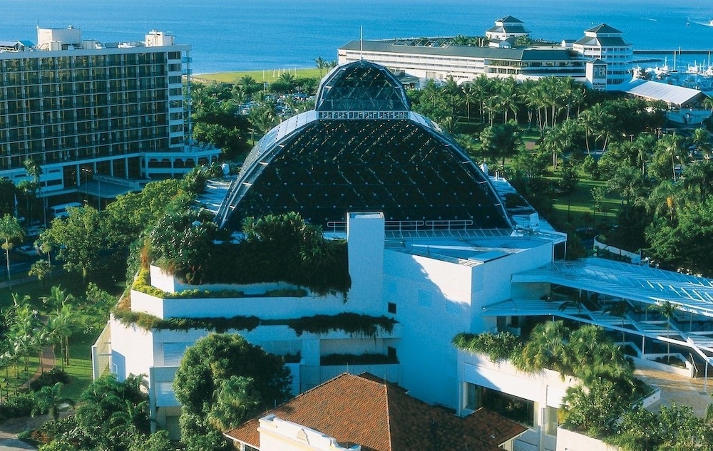 CAIRNS CITY PALMS 57/59