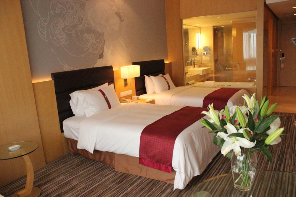 HOLIDAY INN SHIJIAZHUANG CENTRAL 23/77
