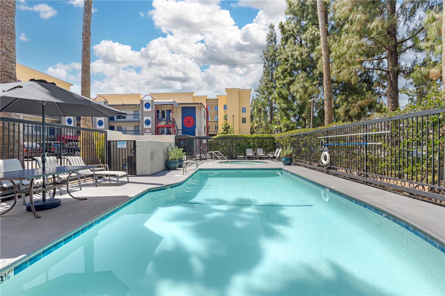 Best Western Courtesy Inn - Anaheim Park Hotel 29/31
