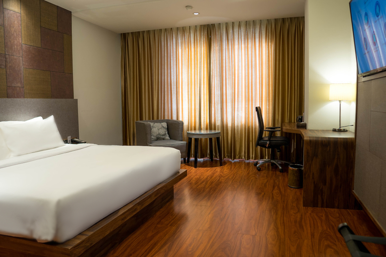 Deluxe, Double Bed, Smoking