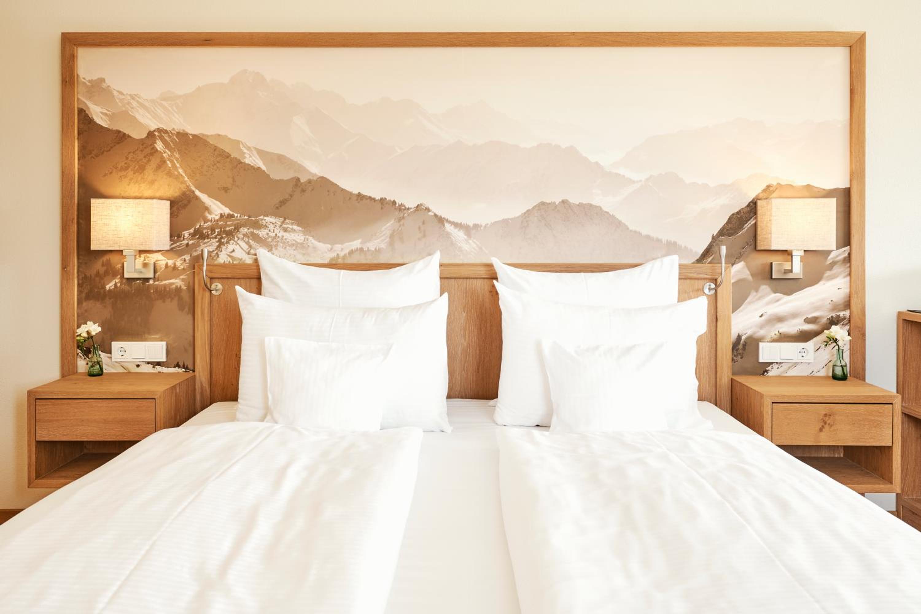 Suite, Lake View