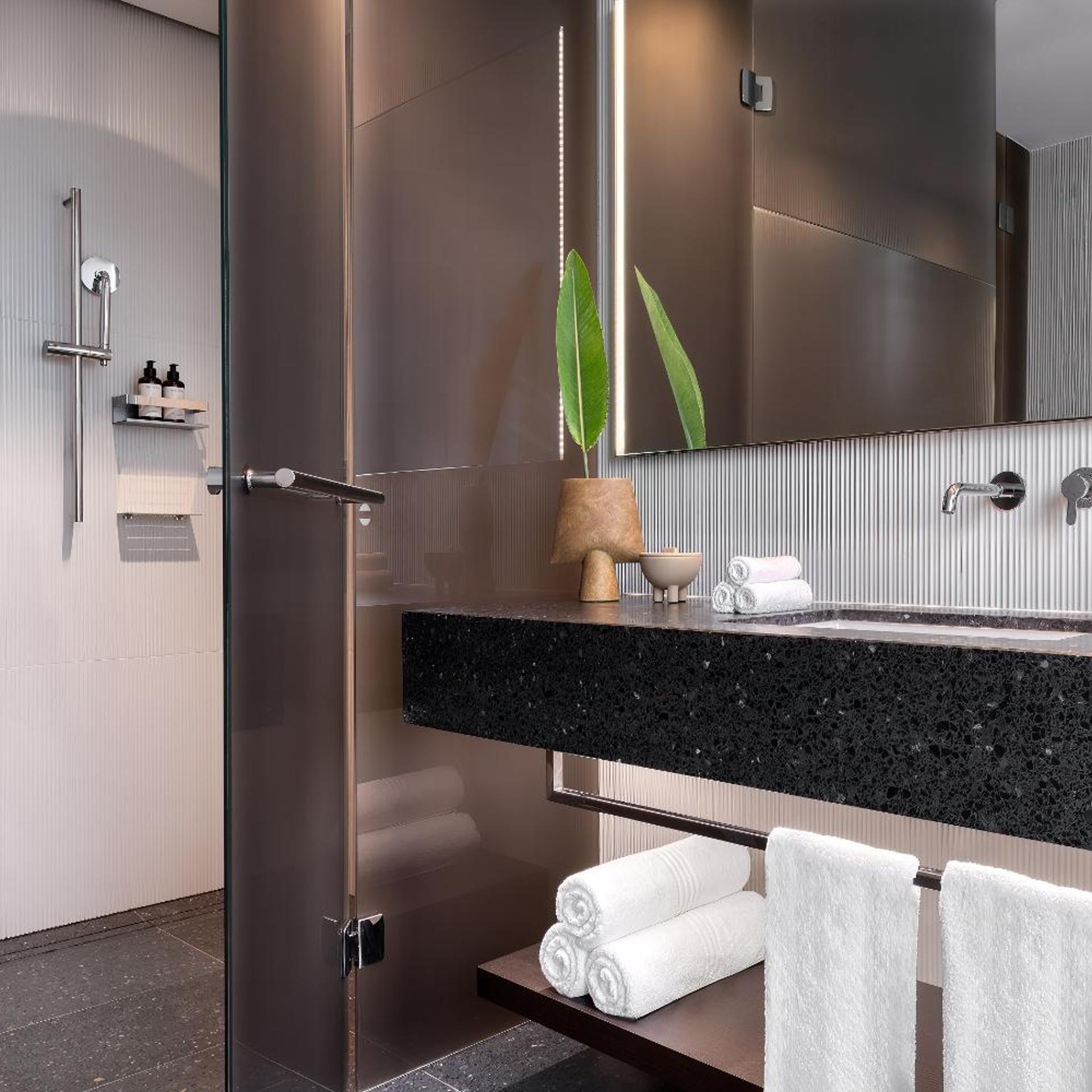 1 Bedroom, Heritage, Studio, Suite, King Bed