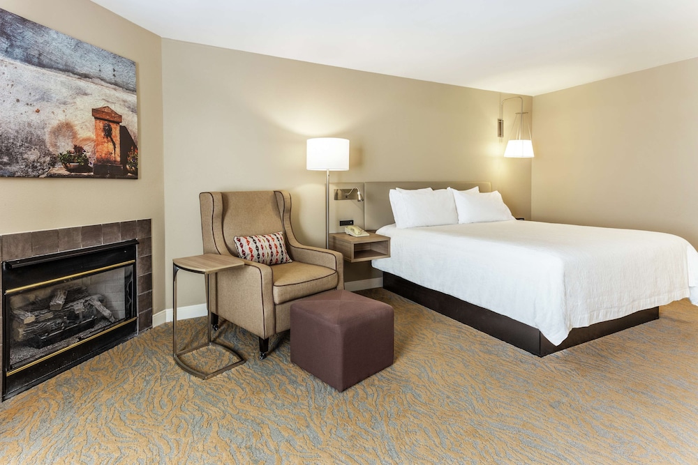 Hilton Garden Inn St. Charles 12/48