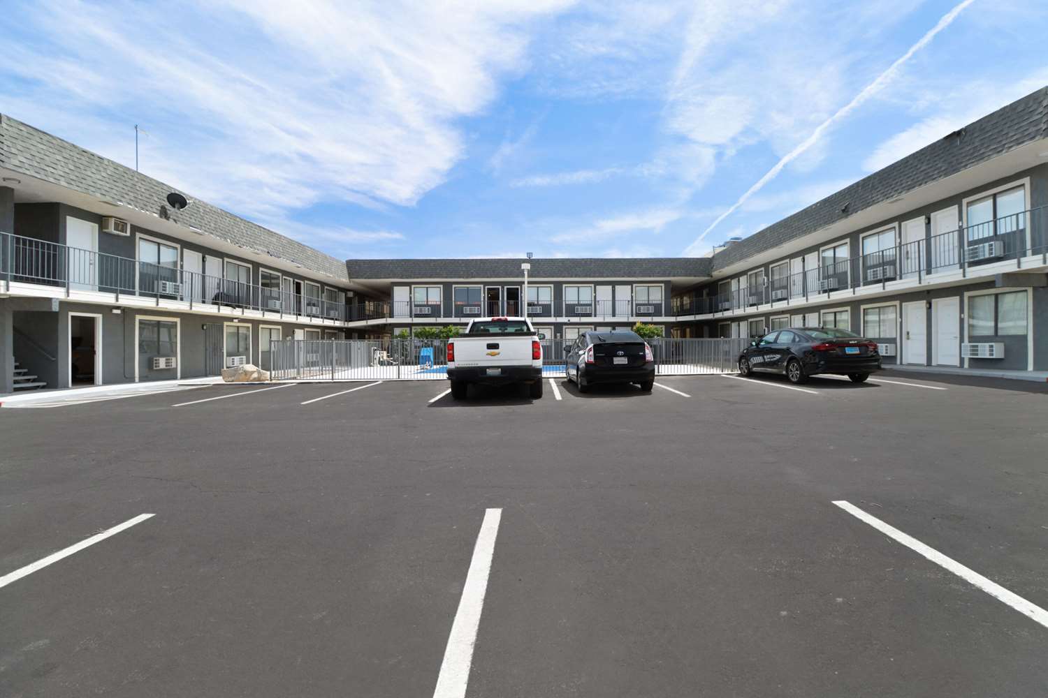 Clarion Pointe Ridgecrest near China Lake Naval Station 15/19