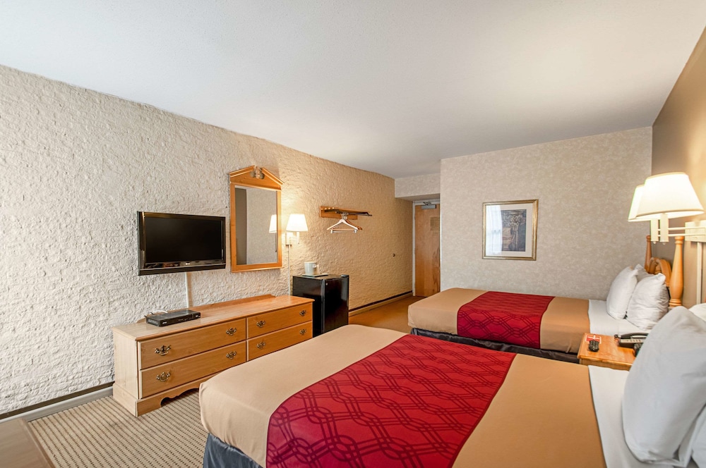 Econo Lodge Metro 16/36