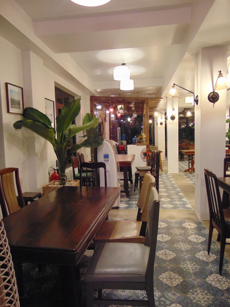 Hotel De Condor 6/46