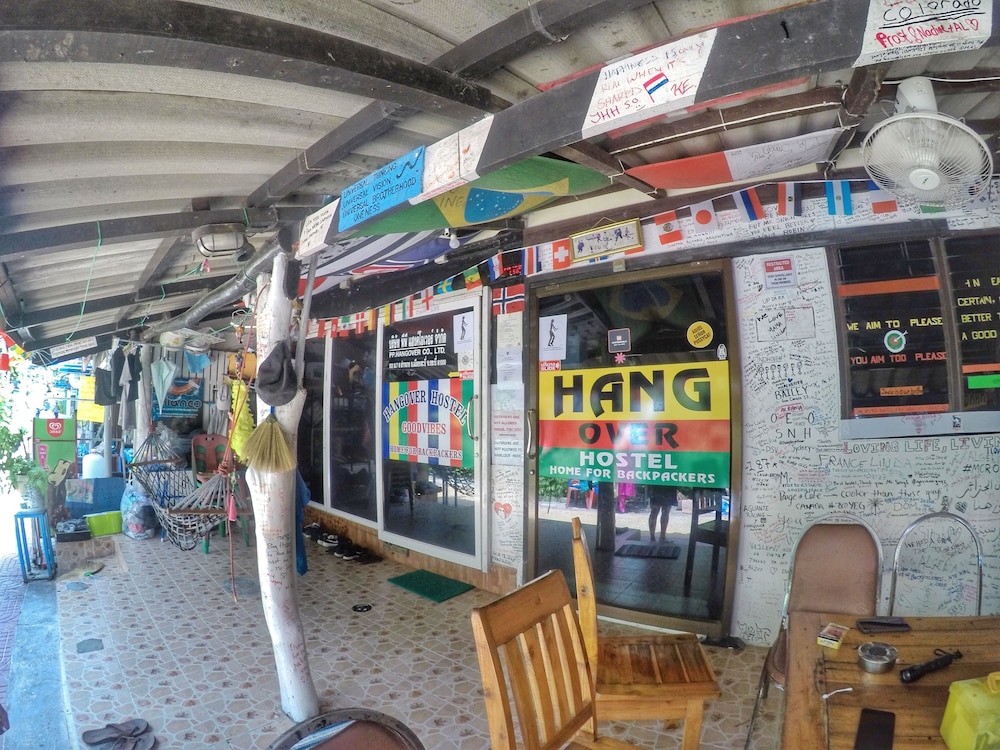 Hangover Hostel 14/22