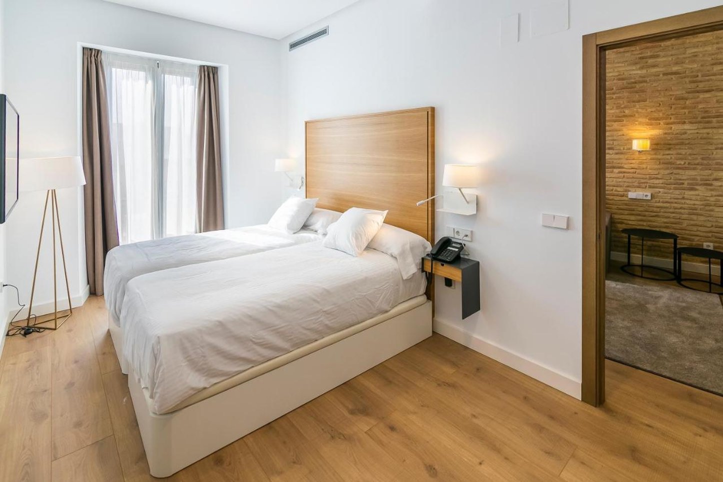 AQUITANIA HOME SUITES 7/36