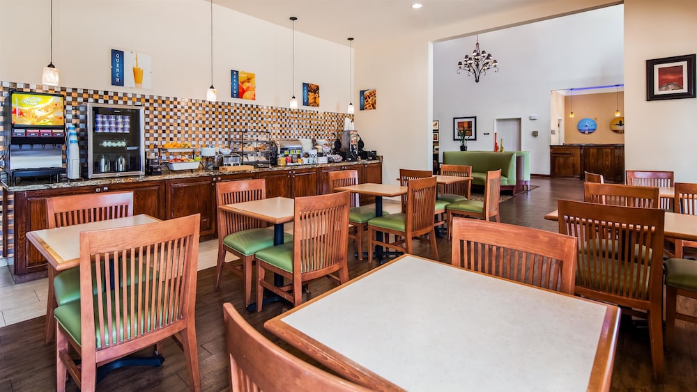 Best Western Plus Hobby Airport Inn and Suites 38/58