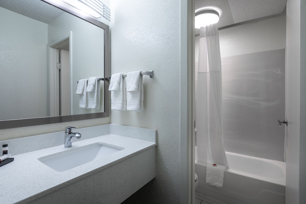 Days Inn by Wyndham Greenville SC 8/23