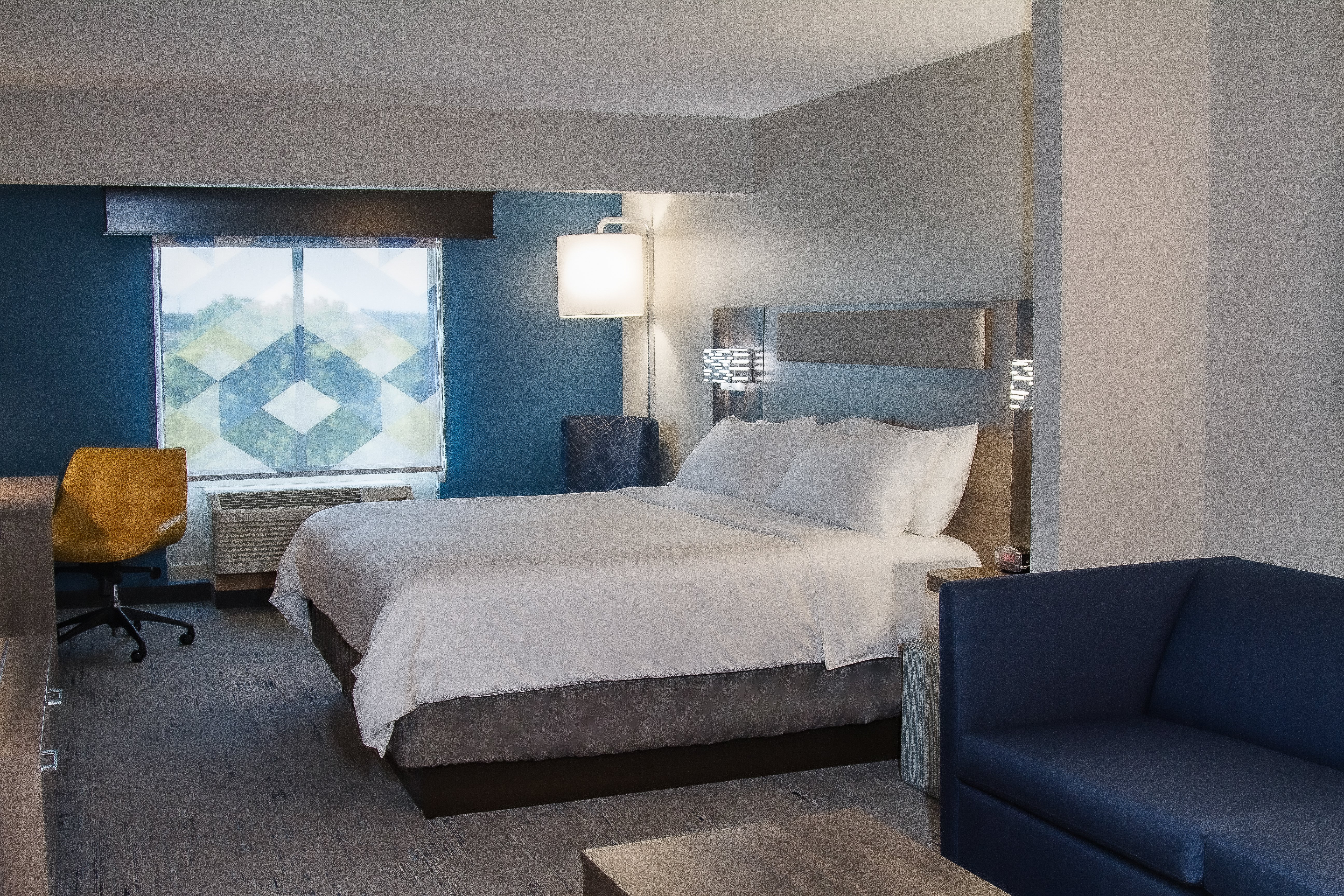 Holiday Inn Express Suites Overland Park 23/60