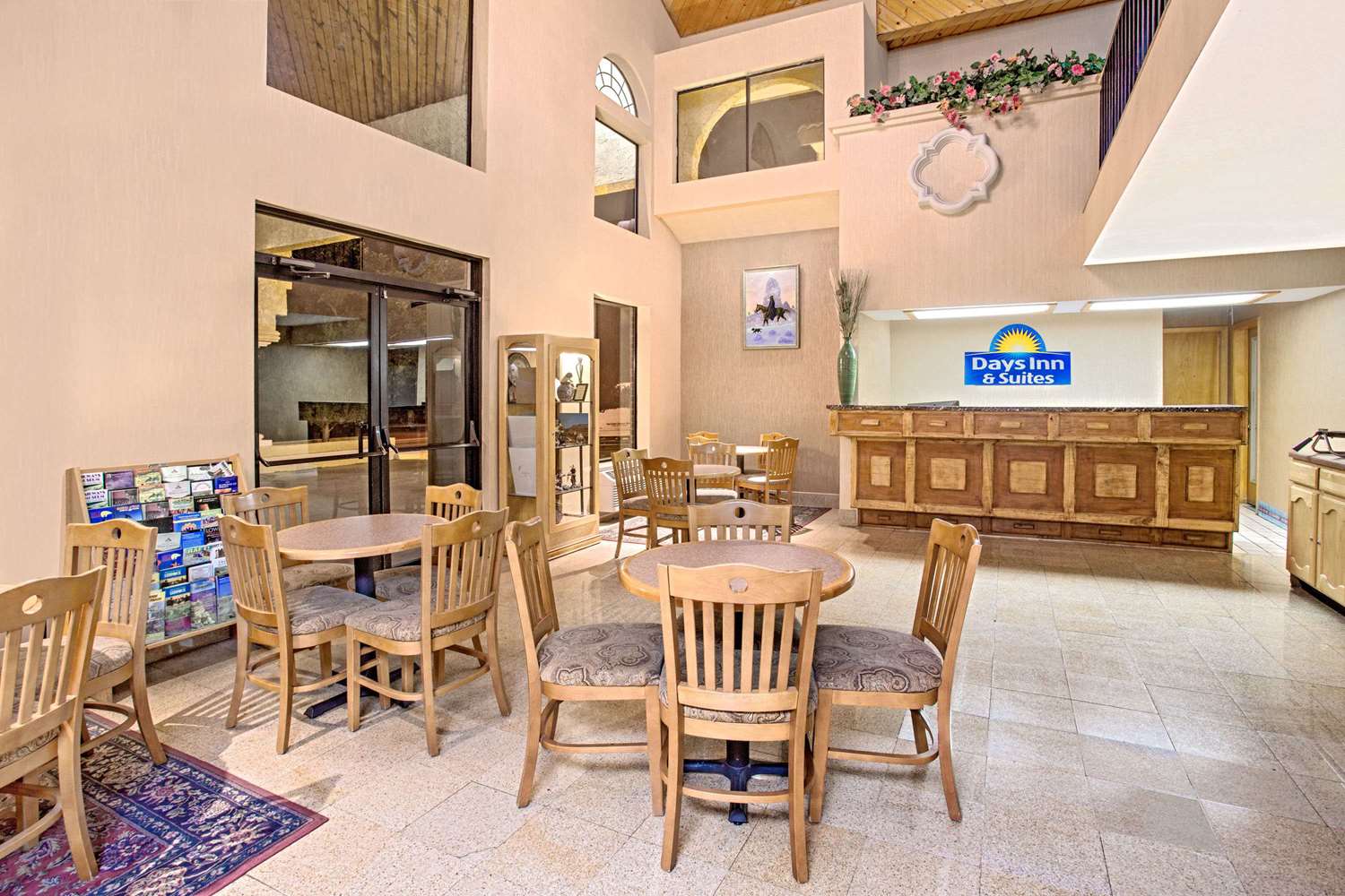Days Inn & Suites by Wyndham Red Rock-Gallup 14/20