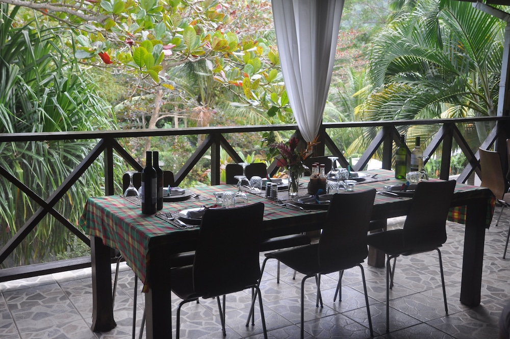 Hibiscus Valley Inn 25/50