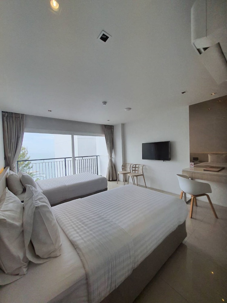 SUPERIOR TWIN SEA VIEW