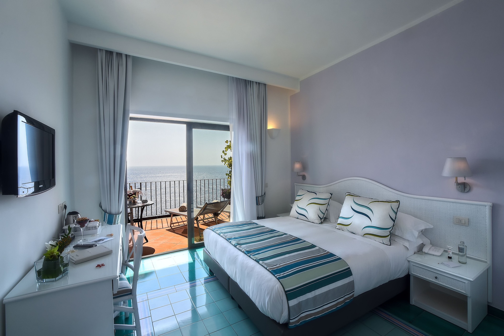DELUXE, DOUBLE BED, SEA VIEW