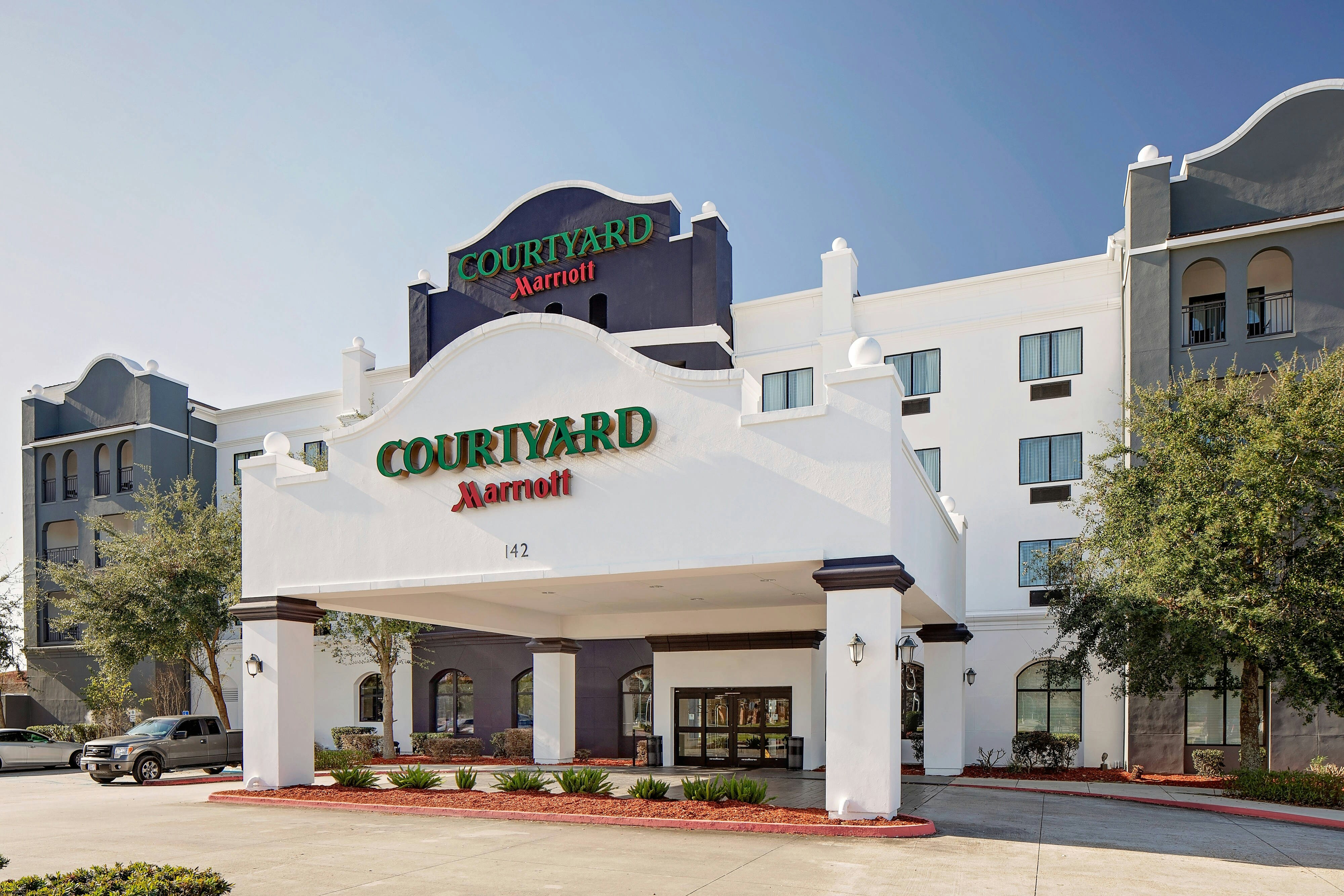Courtyard Houma 55/57
