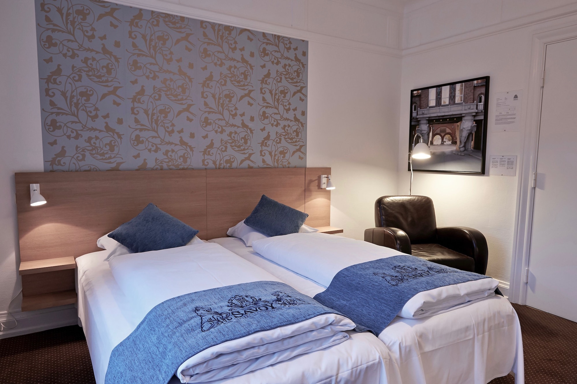 MEDIUM, SUPERIOR, QUEEN BED, COURTYARD VIEW