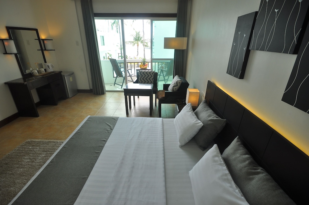 Boracay Ocean Club Beach Resort 32/77