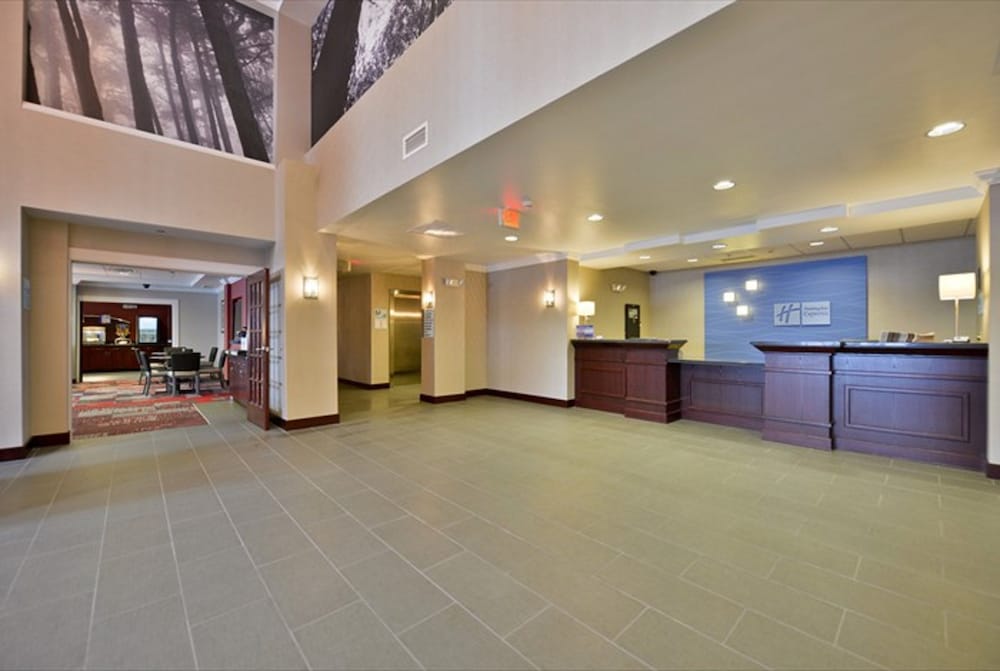 HOLIDAY INN EXPRESS CANANDAIGUA - FINGER LAKES 3/56