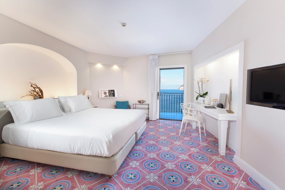 غرفة كومفورت بسريرين منفصلين بإطلالة على البحر بشرفة، Hotel Belair 5/10