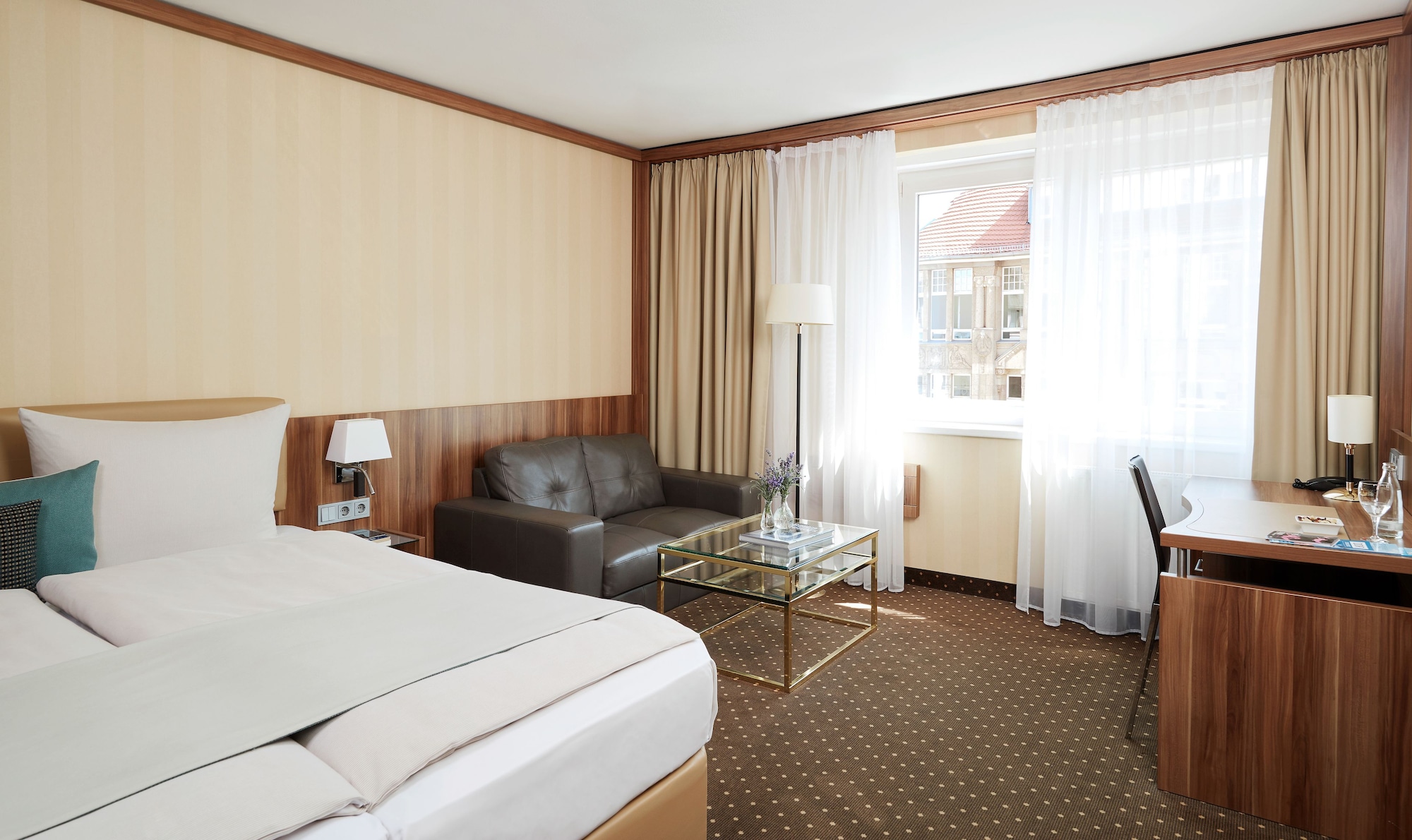 DELUXE, DOUBLE BED