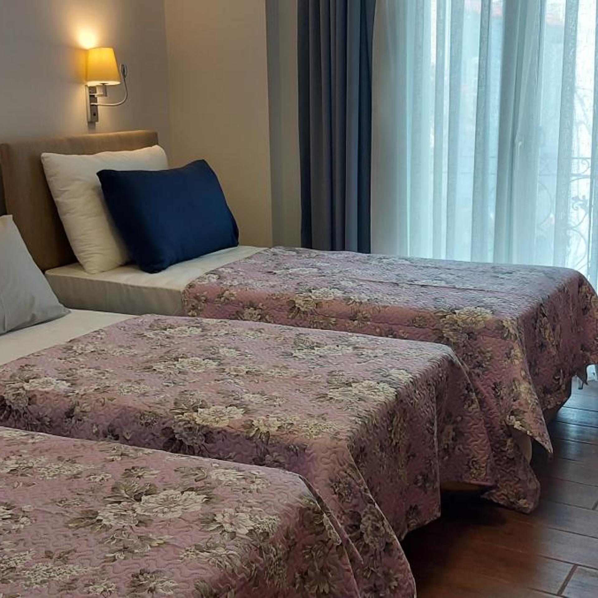 غرفة ثلاثية، Atacesme Hotel 3/10