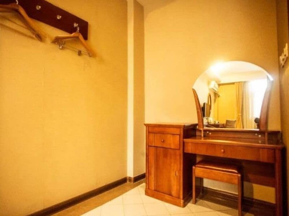 GreenTree Inn (Nanjing Yuhuatai Scenic Area, Zhonghuamen Metro Station) 28/28