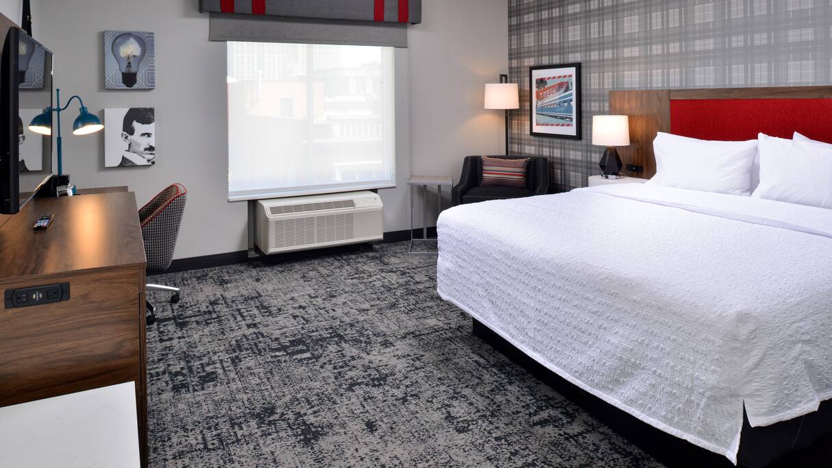 STUDIO, SUITE, KING BED