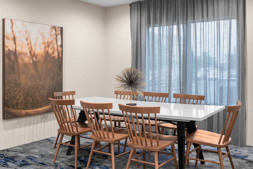Fairfield Inn And Suites Columbus West 32/40