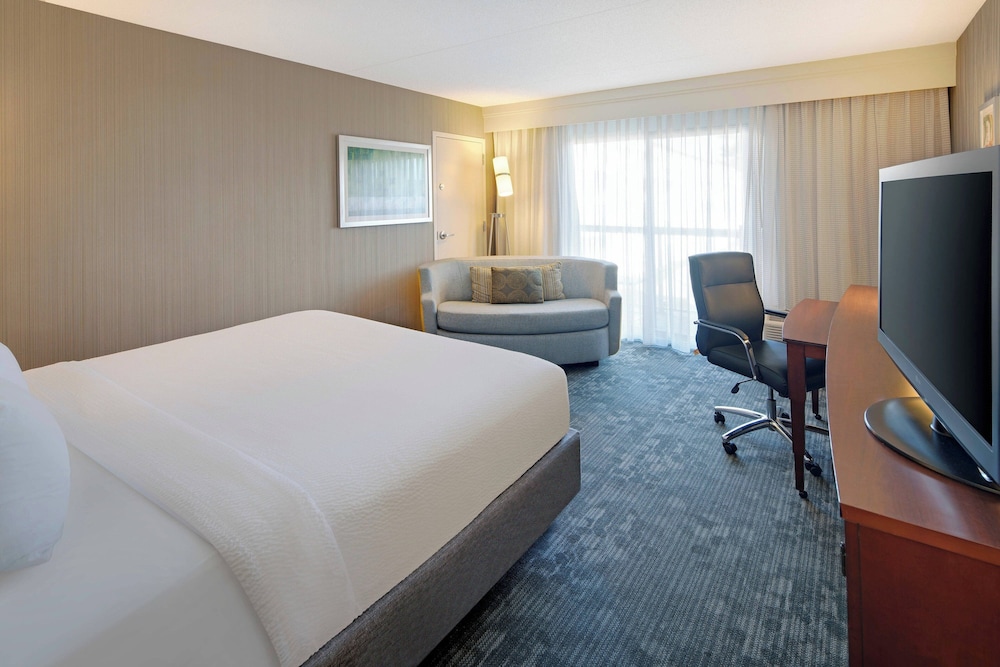 Room, King Bed, Sofa, Accessible