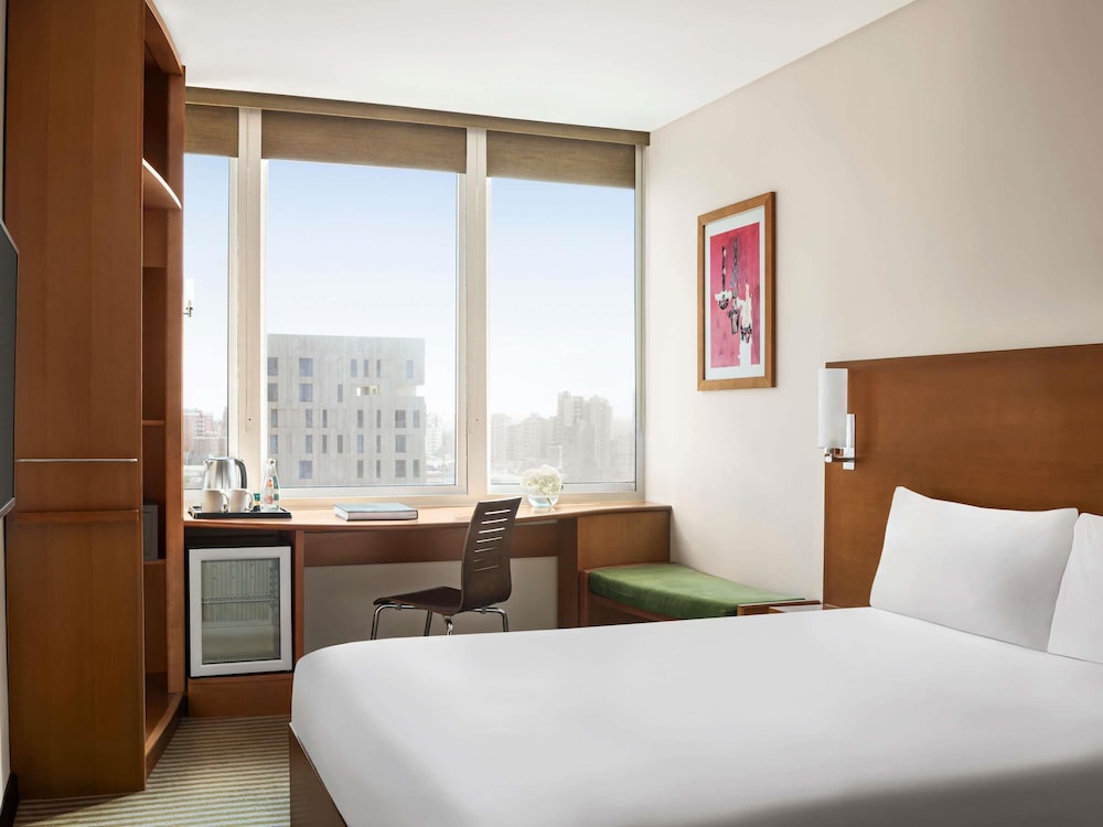ROOM, DOUBLE BED