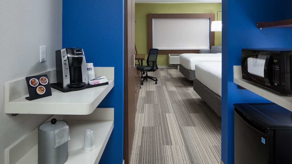 Holiday Inn Express Suites Orlando At Seaworld An Ihg Hotel 46/57